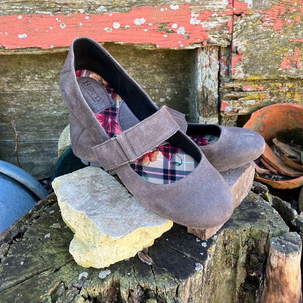 NWT Born Malli Suede Women's Taupe Mary Jane Flats Sz. 9 - Picture 4 of 8